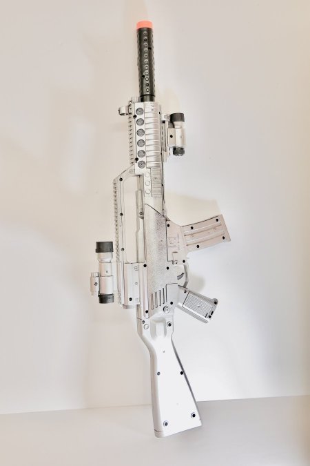 مسدس "Futuristic Blaster"
