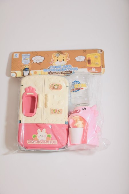 مجموعة "Cows & Refrigerators Playtime